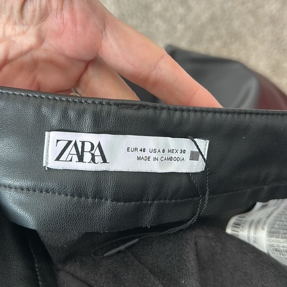 Zara FAUX LEATHER MINI FLARED CROPPED PANTS - Picture 9 of 13